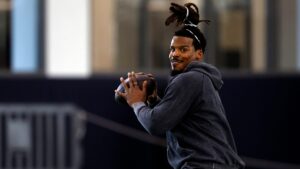 Cam Newton Responds to Heckler With Nasty-Ass Gesture