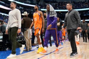 Chris Paul’s Mom, Wife Harassed During Game Vs. Dallas Mavs