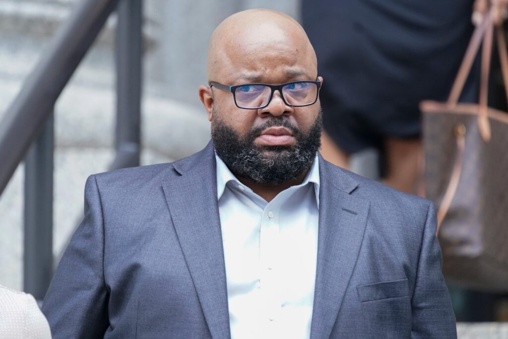 R Kelly’s Former Manager Gets Prison Time For Threatening to Shoot-up Manhattan Theater