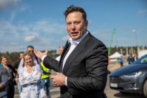 Elon Musk Says He’d Reverse Trump’s Twitter Ban