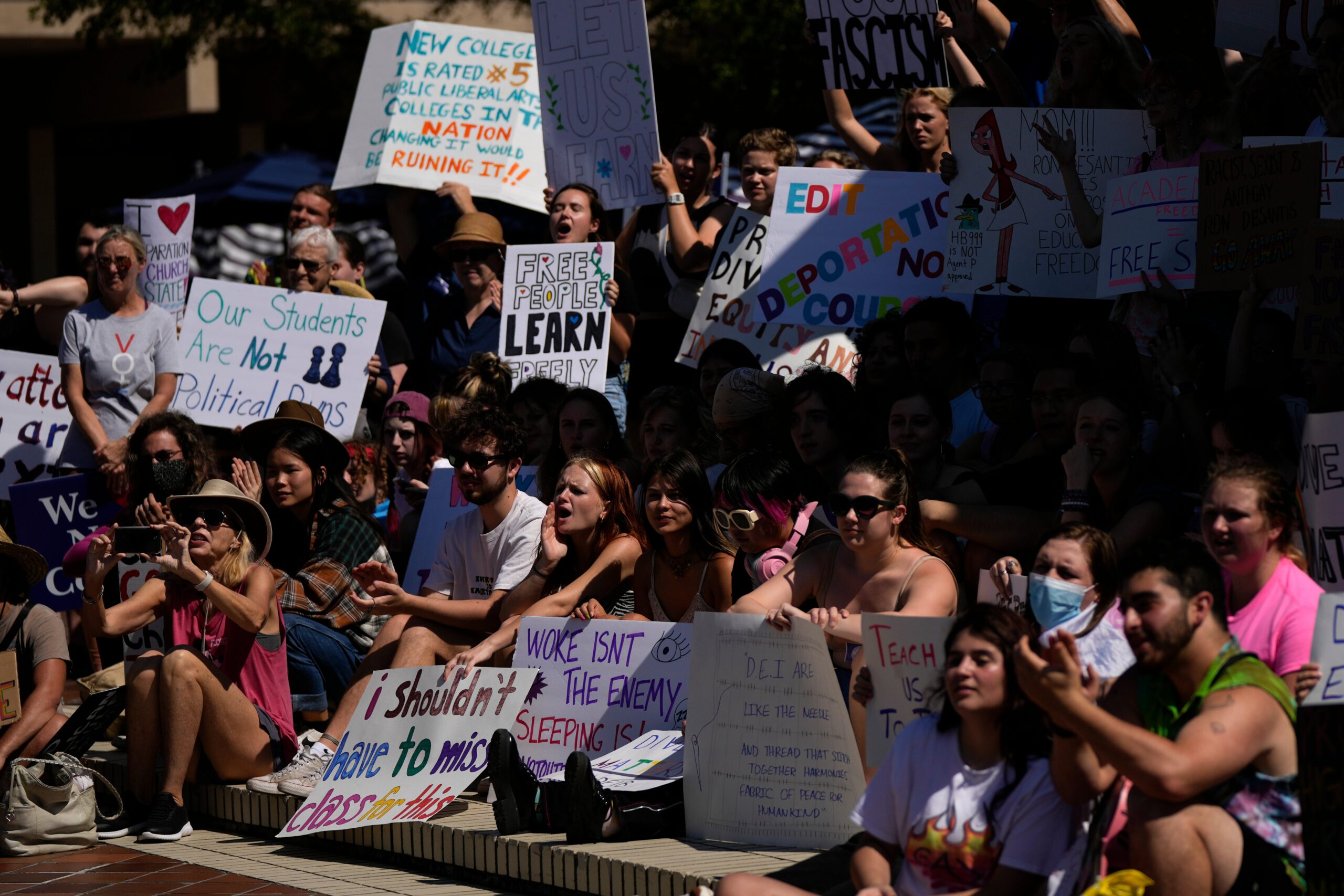 Photo: AP Rebecca Blackwell