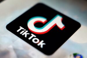 A Viral TikTok Video Shows a Woman Falsely Accusing a Black Comedian of Breaking Into Cars at Their Nashville Apartment Complex