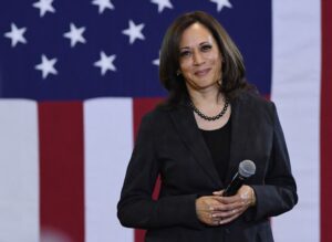Kamala Harris Welcomes Dreamers to Work in Congress With New Bill