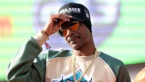 Video of Snoop Dogg in 2017 Resurfaces And Confuses Everyone