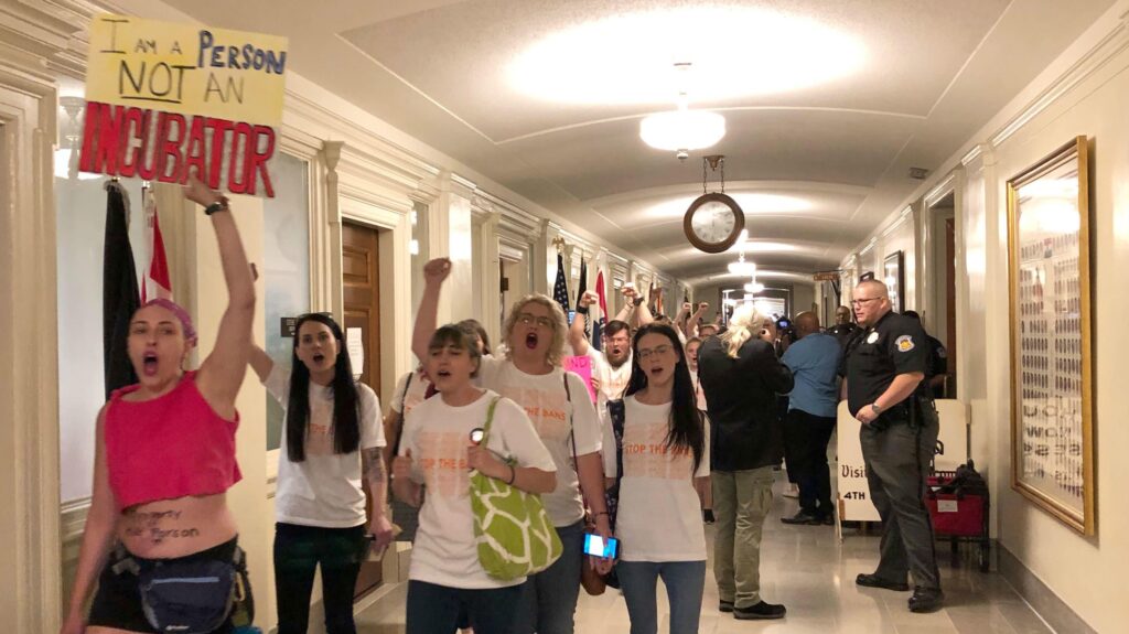 Missouri House Sends to Governor Bill Banning Abortion After 8 Weeks of Pregnancy