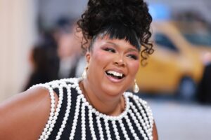 Lizzo’s Latest ‘Snatched’ Weight Loss Update Has the Internet Going Crazy and for Good Reason