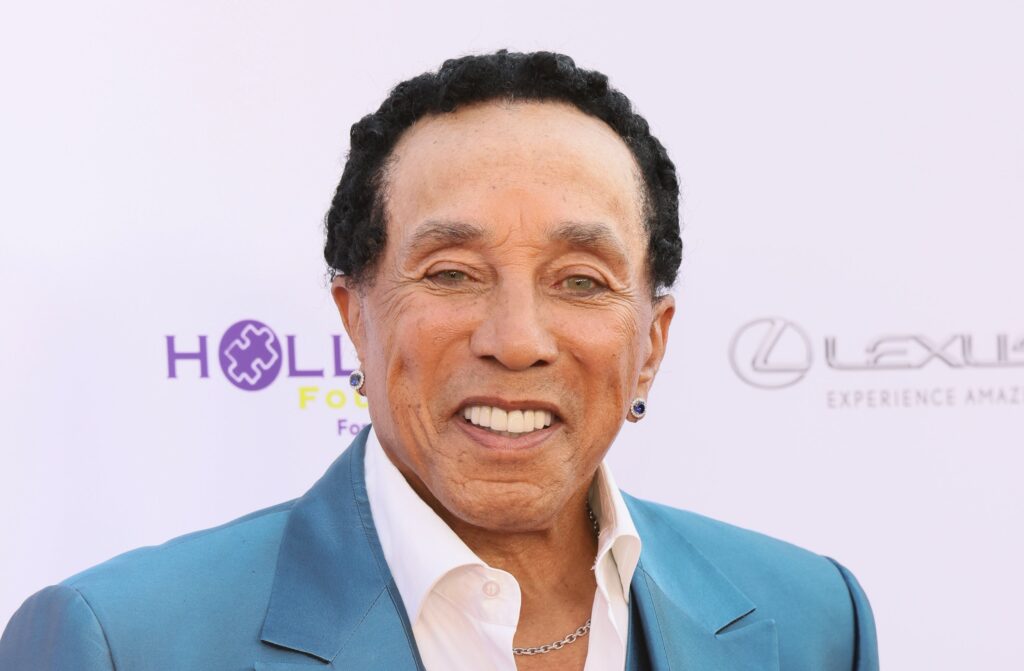 Oh, Baby! Smokey Robinson Proves He’s Still Got It at 84 in Viral Video