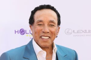 Oh, Baby! Smokey Robinson Proves He’s Still Got It at 84 in Viral Video
