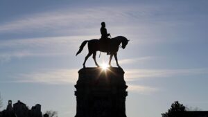 Family Member of Robert E. Lee Joins Fight to Have Confederate Statue Removed