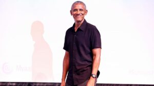 How Barack Obama Hilariously Photobombed Two Adorable Black Kids…and It’s a Story!