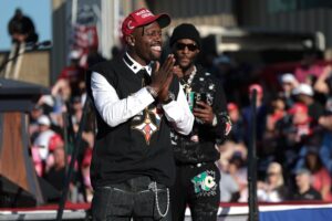 Former NFL Stars Antonio Brown and Le’Veon Bell Call Kamala Harris, Tim Walz Out Their Names at Trump Rally