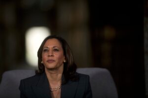Kamala Harris Campaign Cuts Staff, Salaries in Preparation for Iowa Caucus
