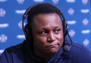 Trump Voters Big Mad at Garth Brooks Because They Can’t Tell NFL Great Barry Sanders and Bernie Sanders Apart