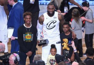 Sons of LeBron James, Dwyane Wade to Follow in Their Fathers' Footsteps and Join Forces at Sierra Canyon High School